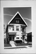 2532-34 S DELAWARE AVE, a Queen Anne duplex/two-flat, built in Milwaukee, Wisconsin in 1906.