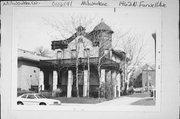 1462 N FARWELL AVE, a Italianate house, built in Milwaukee, Wisconsin in 1877.