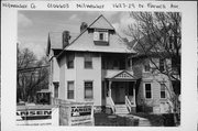 1627-1629 N FARWELL AVE, a Queen Anne duplex/two-flat, built in Milwaukee, Wisconsin in 1895.