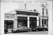 1669 N FARWELL, a Commercial Vernacular garage (residential), built in Milwaukee, Wisconsin in 1908.