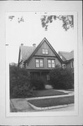 2825-2827 N FARWELL AVE, a Craftsman duplex/two-flat, built in Milwaukee, Wisconsin in 1904.