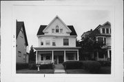 2967 N FARWELL AVE, a Colonial Revival/Georgian Revival house, built in Milwaukee, Wisconsin in 1902.