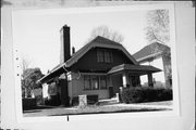 2425 N GRANT BLVD, a Bungalow house, built in Milwaukee, Wisconsin in 1914.