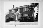 2537 N GRANT BLVD, a Colonial Revival/Georgian Revival house, built in Milwaukee, Wisconsin in 1919.
