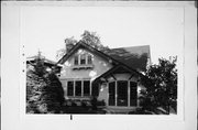 2762 N GRANT BLVD, a Bungalow house, built in Milwaukee, Wisconsin in 1918.