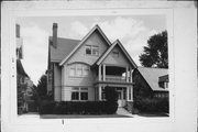 3116-3118 N HACKETT AVE, a Queen Anne duplex/two-flat, built in Milwaukee, Wisconsin in 1909.