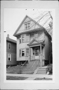 1027 E HAMILTON, a Queen Anne duplex/two-flat, built in Milwaukee, Wisconsin in 1902.