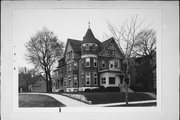 3009 W HIGHLAND BLVD, a Queen Anne house, built in Milwaukee, Wisconsin in 1897.