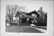 3101 W HIGHLAND BLVD, a Bungalow house, built in Milwaukee, Wisconsin in 1917.