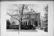 1809 N HI-MOUNT BLVD, a Colonial Revival/Georgian Revival house, built in Milwaukee, Wisconsin in 1915.