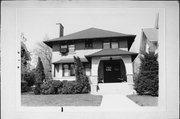 1825 N HI-MOUNT BLVD, a Arts and Crafts house, built in Milwaukee, Wisconsin in 1913.