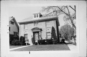 1837 N HI-MOUNT BLVD, a Neoclassical/Beaux Arts house, built in Milwaukee, Wisconsin in 1916.