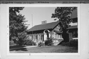 2010 N HI-MOUNT BLVD, a Bungalow house, built in Milwaukee, Wisconsin in 1920.