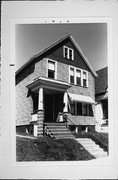 2527-29 S HOWELL AVE, a Front Gabled duplex, built in Milwaukee, Wisconsin in 1932.