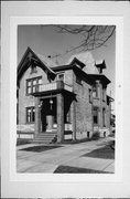 1656-1658 N HUMBOLDT AVE, a Queen Anne duplex/two-flat, built in Milwaukee, Wisconsin in 1900.