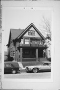 1659-1661 N HUMBOLDT AVE, a Arts and Crafts duplex, built in Milwaukee, Wisconsin in 1914.