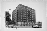 709 E JUNEAU AVE, a Neoclassical/Beaux Arts apartment/condominium, built in Milwaukee, Wisconsin in 1915.