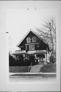 2729-2731 W JUNEAU AVE, a Arts and Crafts duplex/two-flat, built in Milwaukee, Wisconsin in 1907.