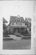3238-3240 W JUNEAU AVE, a Side Gabled duplex/two-flat, built in Milwaukee, Wisconsin in 1912.