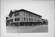 3303-3311 W JUNEAU AVE, a Craftsman apartment/condominium, built in Milwaukee, Wisconsin in 1919.