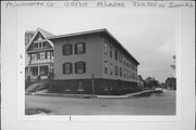 3303-3311 W JUNEAU AVE, a Craftsman apartment/condominium, built in Milwaukee, Wisconsin in 1919.