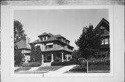2716-2718 E KENWOOD BLVD, a American Foursquare house, built in Milwaukee, Wisconsin in 1905.