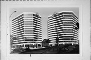 330 E KILBOURN AVE, a Late-Modern large office building, built in Milwaukee, Wisconsin in 1982.