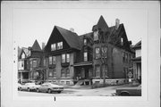 1420-1432 W KILBOURN AVE, a Queen Anne apartment/condominium, built in Milwaukee, Wisconsin in 1897.