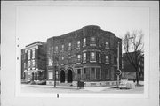 1931-33 W KILBOURN AVE, a Queen Anne apartment/condominium, built in Milwaukee, Wisconsin in .