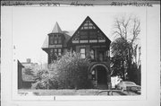 2825 W KILBOURN AVE, a Queen Anne house, built in Milwaukee, Wisconsin in 1888.