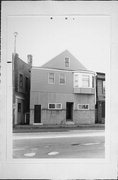 2645-47 S KINNICKINNIC AVE, a Front Gabled duplex/two-flat, built in Milwaukee, Wisconsin in 1904.