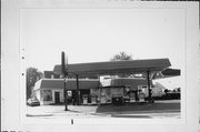 2729 S KINNICKINNIC AVE, a Commercial Vernacular gas station/service station, built in Milwaukee, Wisconsin in 1922.