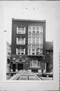 815 E KNAPP ST, a Colonial Revival/Georgian Revival apartment/condominium, built in Milwaukee, Wisconsin in 1900.