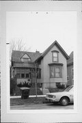 1621 E LAFAYETTE, a Front Gabled house, built in Milwaukee, Wisconsin in .