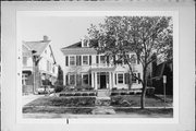 2112 N LAKE DR, a Colonial Revival/Georgian Revival house, built in Milwaukee, Wisconsin in 1906.