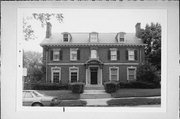 2135 N LAKE DR, a Colonial Revival/Georgian Revival house, built in Milwaukee, Wisconsin in 1911.