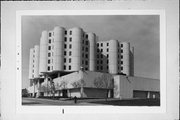 2321-2323 N LAKE DR, a Late-Modern hospital/medical clinic, built in Milwaukee, Wisconsin in 1976.