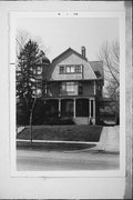 2757 N LAKE DR, a Queen Anne house, built in Milwaukee, Wisconsin in 1895.