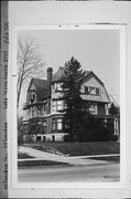2757 N LAKE DR, a Queen Anne house, built in Milwaukee, Wisconsin in 1895.