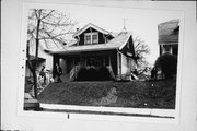 2814 S LENOX ST, a Bungalow house, built in Milwaukee, Wisconsin in 1919.