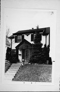 2821 S LENOX ST, a Colonial Revival/Georgian Revival house, built in Milwaukee, Wisconsin in 1927.