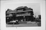 2865 N MURRAY AVE, a Prairie School grocery store/supermarket, built in Milwaukee, Wisconsin in 1911.