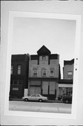1027 W NATIONAL AVE, a Queen Anne small retail building, built in Milwaukee, Wisconsin in 1885.