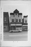 1027 W NATIONAL AVE, a Queen Anne small retail building, built in Milwaukee, Wisconsin in 1885.