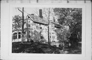 5000 W NATIONAL AVE, a Queen Anne house, built in Milwaukee, Wisconsin in 1868.