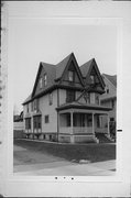 1915 E NEWBERRY BLVD, a Colonial Revival/Georgian Revival house, built in Milwaukee, Wisconsin in 1899.