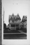 1915 E NEWBERRY BLVD, a Colonial Revival/Georgian Revival house, built in Milwaukee, Wisconsin in 1899.