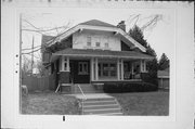 2015 E NEWBERRY BLVD, a Bungalow house, built in Milwaukee, Wisconsin in 1917.