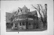 2126 E NEWBERRY BLVD, a Queen Anne house, built in Milwaukee, Wisconsin in 1902.