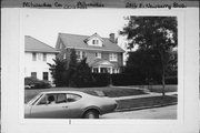 2316 E NEWBERRY BLVD, a Colonial Revival/Georgian Revival house, built in Milwaukee, Wisconsin in 1925.